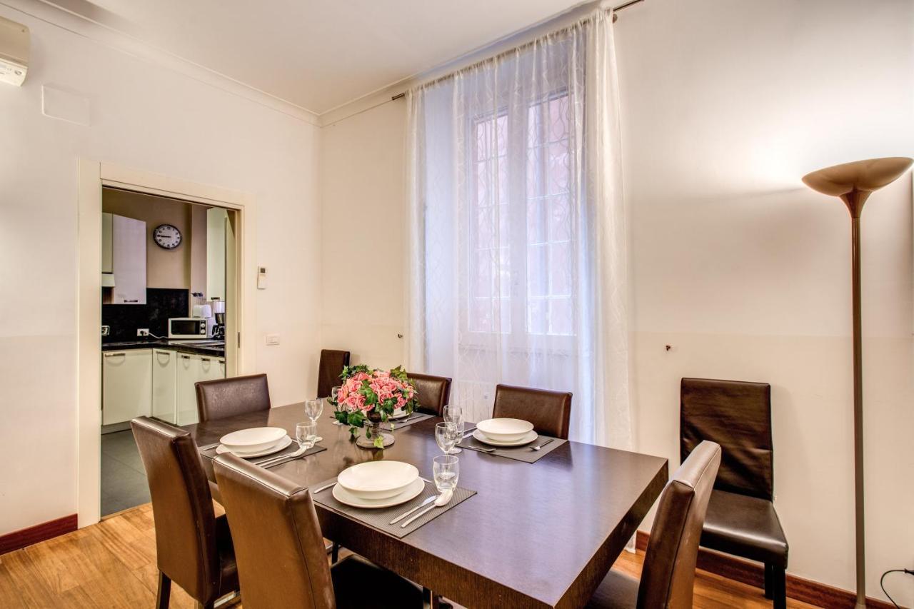 Holiday Apartment Bernini Near The Trevi Fountain - 4 Bedroom Řím Exteriér fotografie