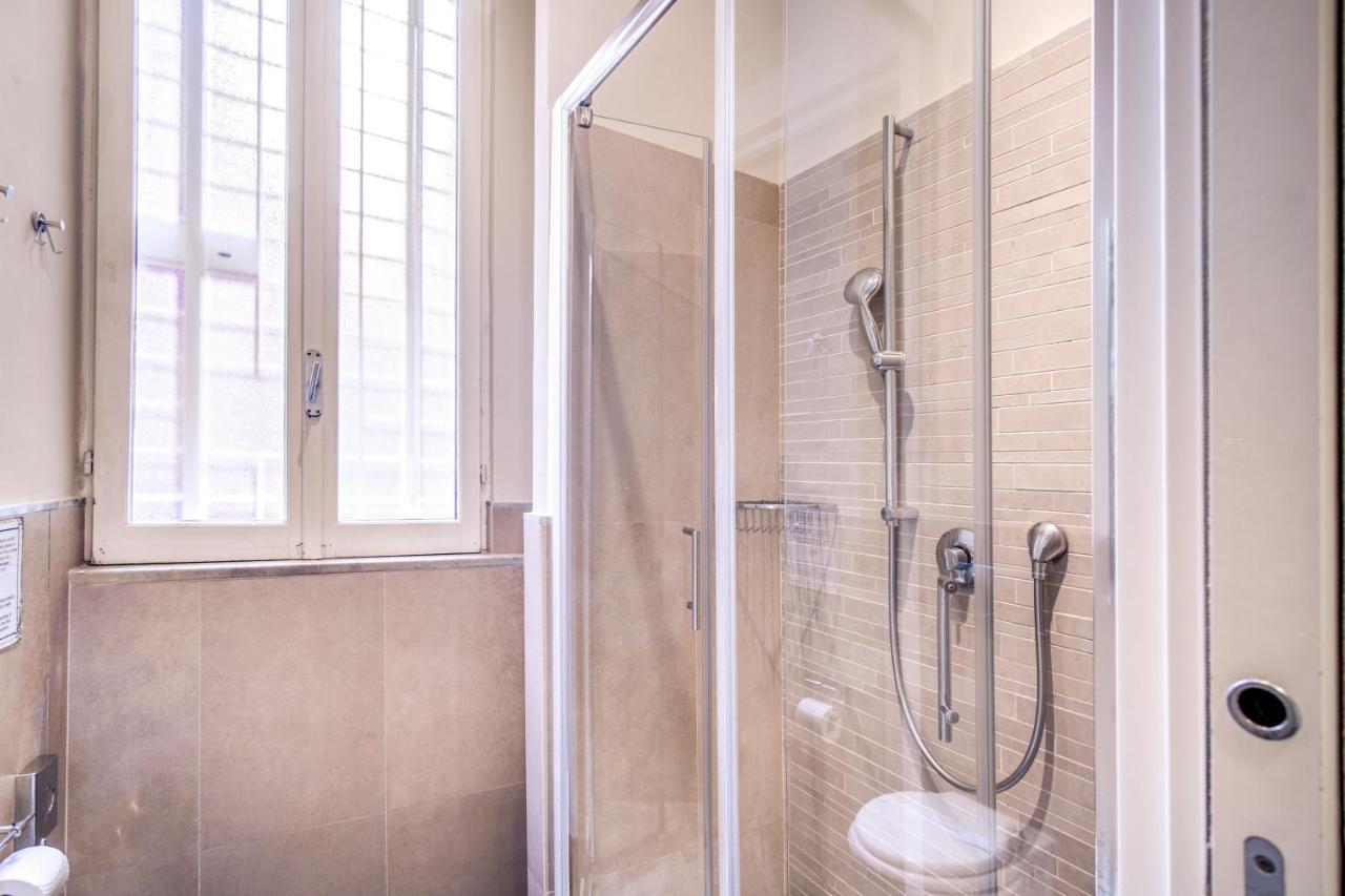 Holiday Apartment Bernini Near The Trevi Fountain - 4 Bedroom Řím Exteriér fotografie