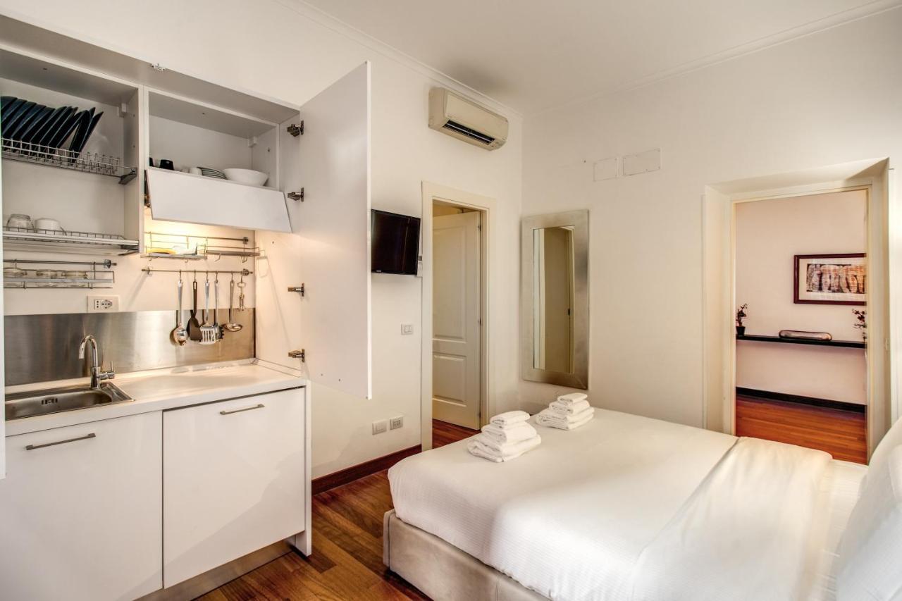 Holiday Apartment Bernini Near The Trevi Fountain - 4 Bedroom Řím Exteriér fotografie