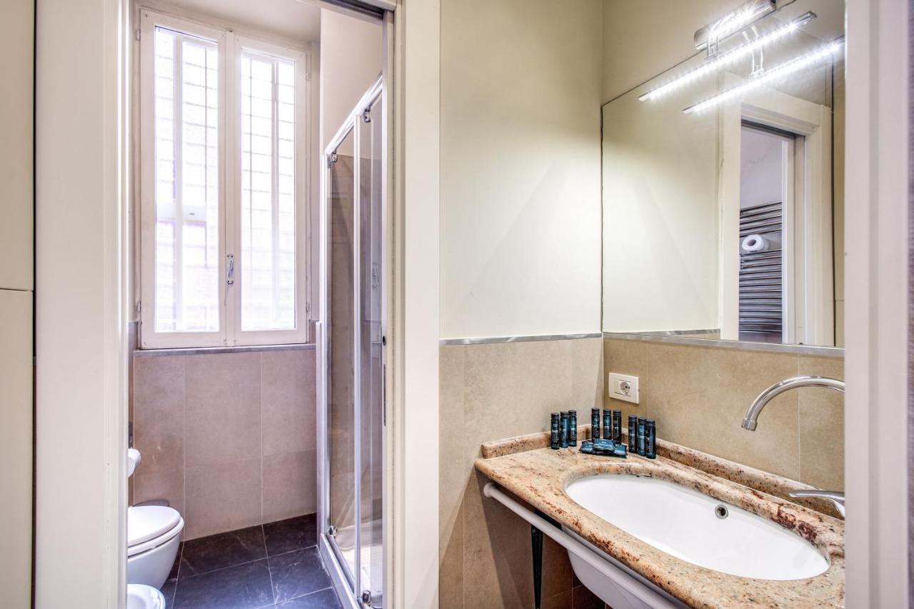 Holiday Apartment Bernini Near The Trevi Fountain - 4 Bedroom Řím Exteriér fotografie