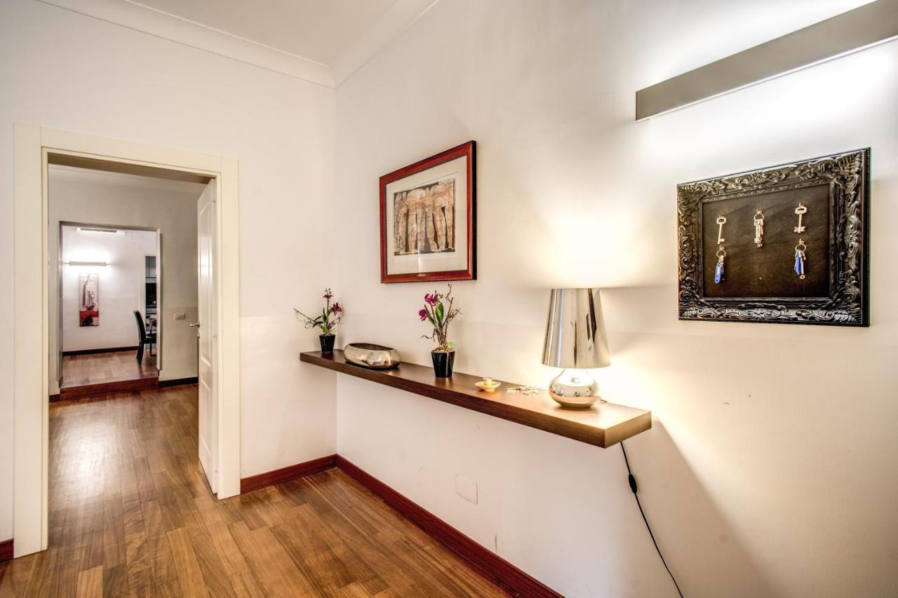Holiday Apartment Bernini Near The Trevi Fountain - 4 Bedroom Řím Exteriér fotografie